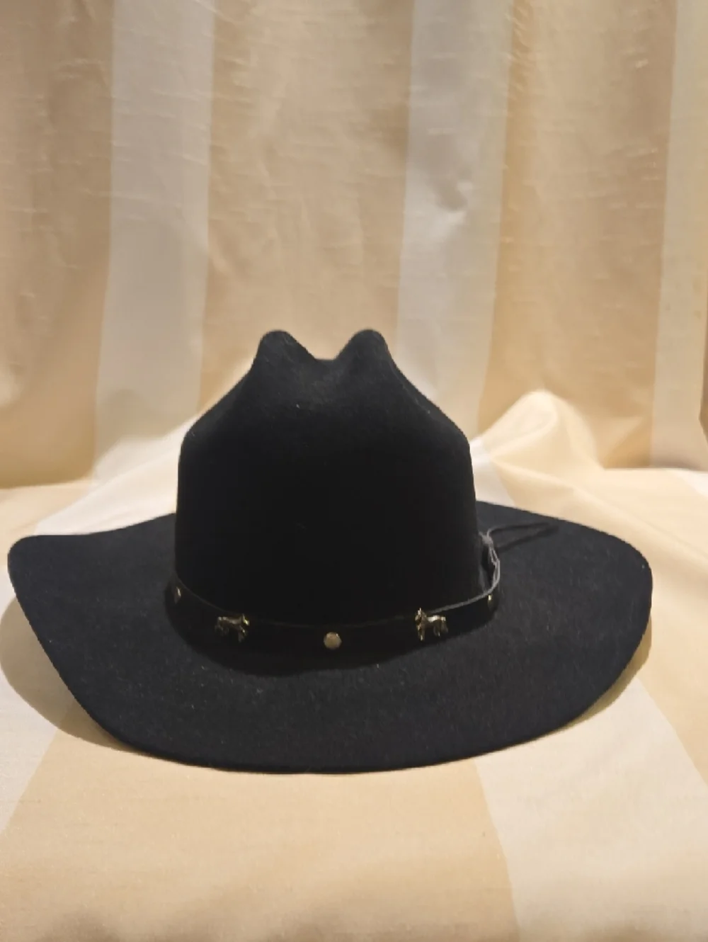 Black Felt Wide-Brim Cowboy Hat with Decorative Band - Picture 4 of 15